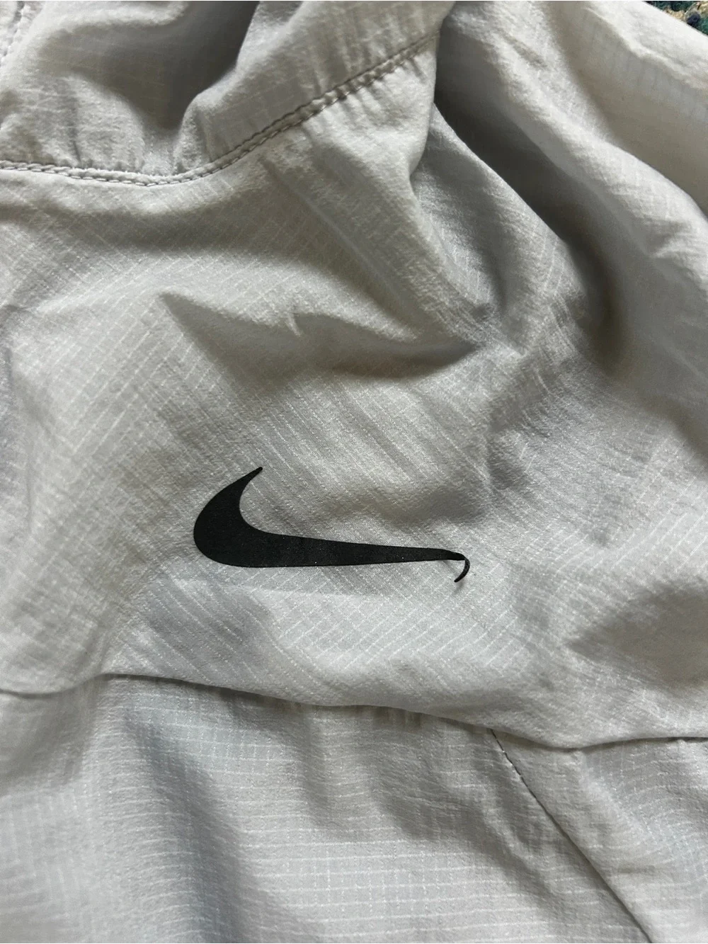 Nike Running Girls XL 14-16 Gray Hooded Windbreaker Reflective Jacket